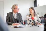 Europalandesrat Christopher Drexler und Soziallandesrätin Doris Kampus im zukünftigen Ankunftszentrum in der Messehalle D in Graz. © Bilder: Land Steiermark/Robert Binder; Verwendung bei Quellenangabe honorarfrei Europalandesrat Christopher Drexler und Soziallandesrätin Doris Kampus im zukünftigen Ankunftszentrum in der Messehalle D in Graz.